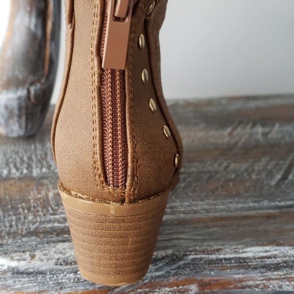 Light brown Children bootie with gold accents - Picture 4 of 8